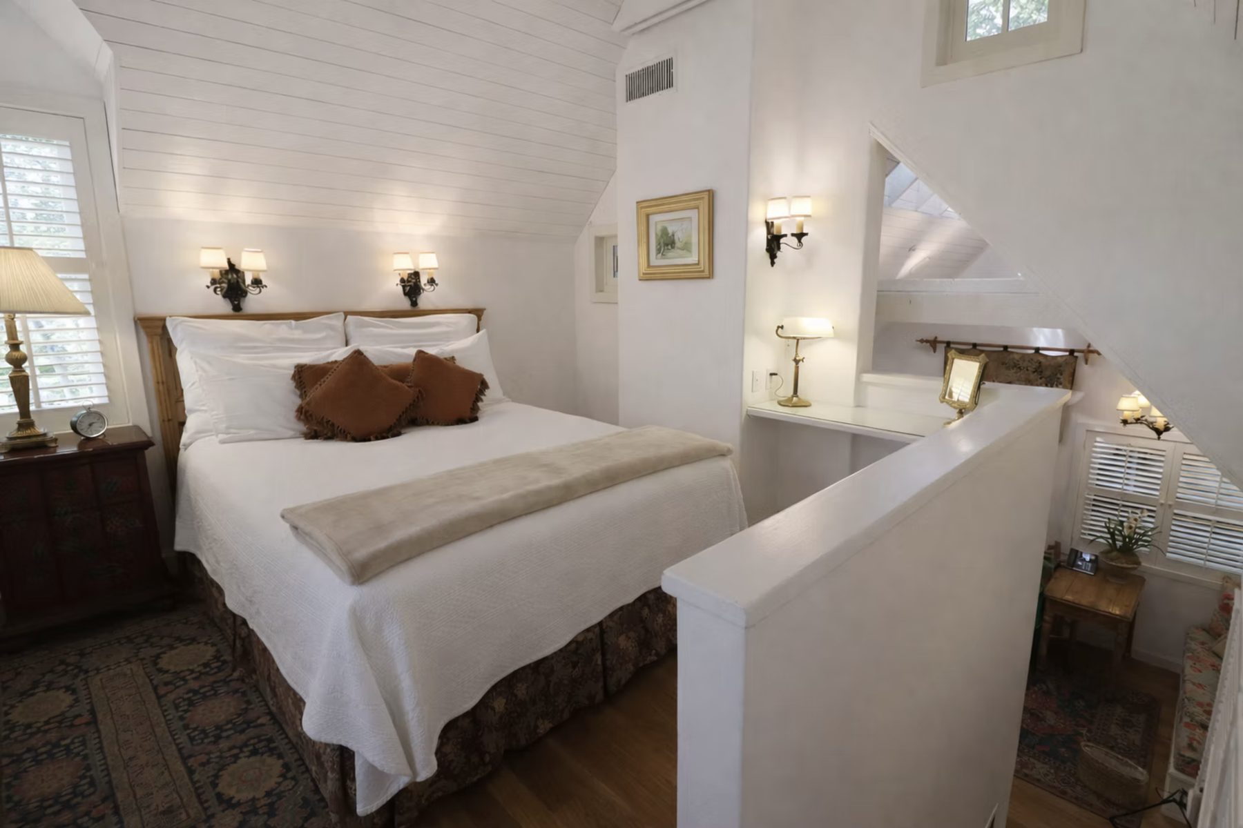 The loft queen bedroom of Plumstead Cottage
